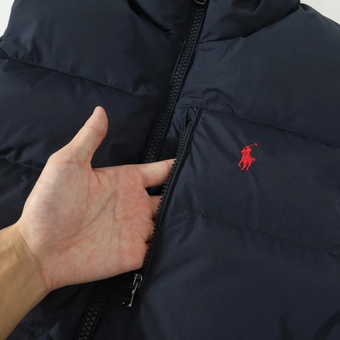 P490 #R51 Ralph Lauren winter new style for men and women, classic small logo waterproof pure down vest sleeveless official item number: RL14255 Full set of customized accessories, details determine success or failure.  - Accessories: Original hangtag, washed label + electroplated YK zipper logo, customized Laval Lauren zipper, full set of accessories - Same style for men and women. Color: Khaki, green, navy, black. Size: S M L